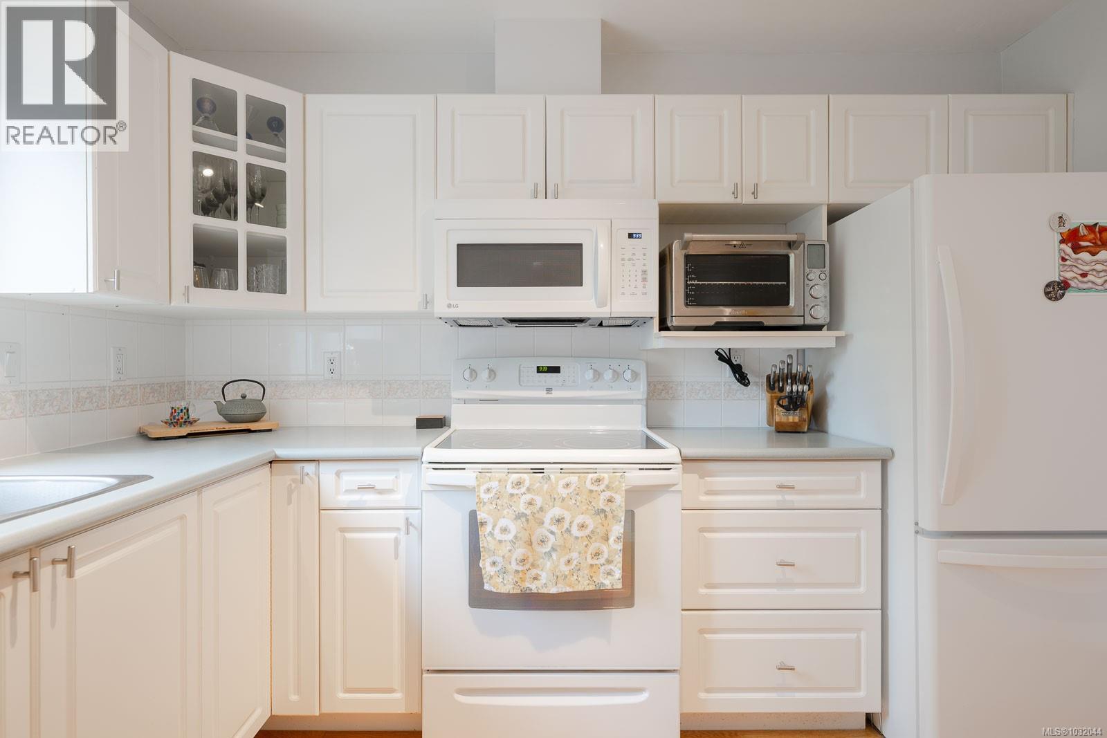 #301 24 PRIDEAUX ST - 12