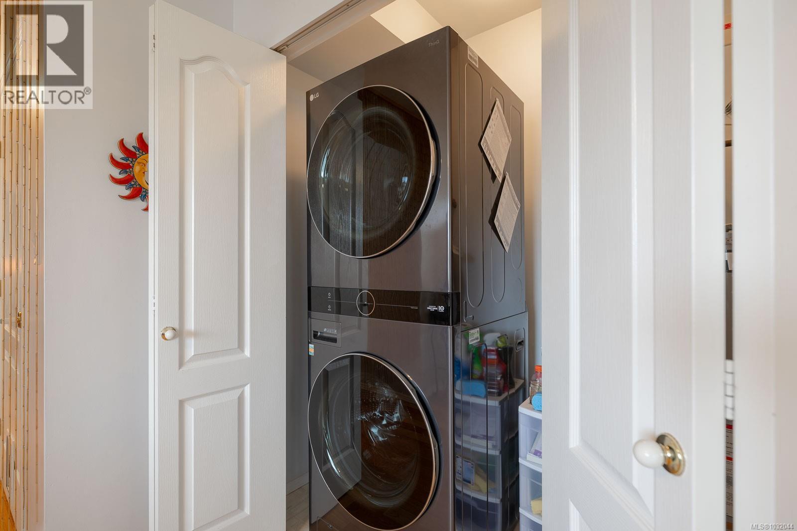 #301 24 PRIDEAUX ST - 22