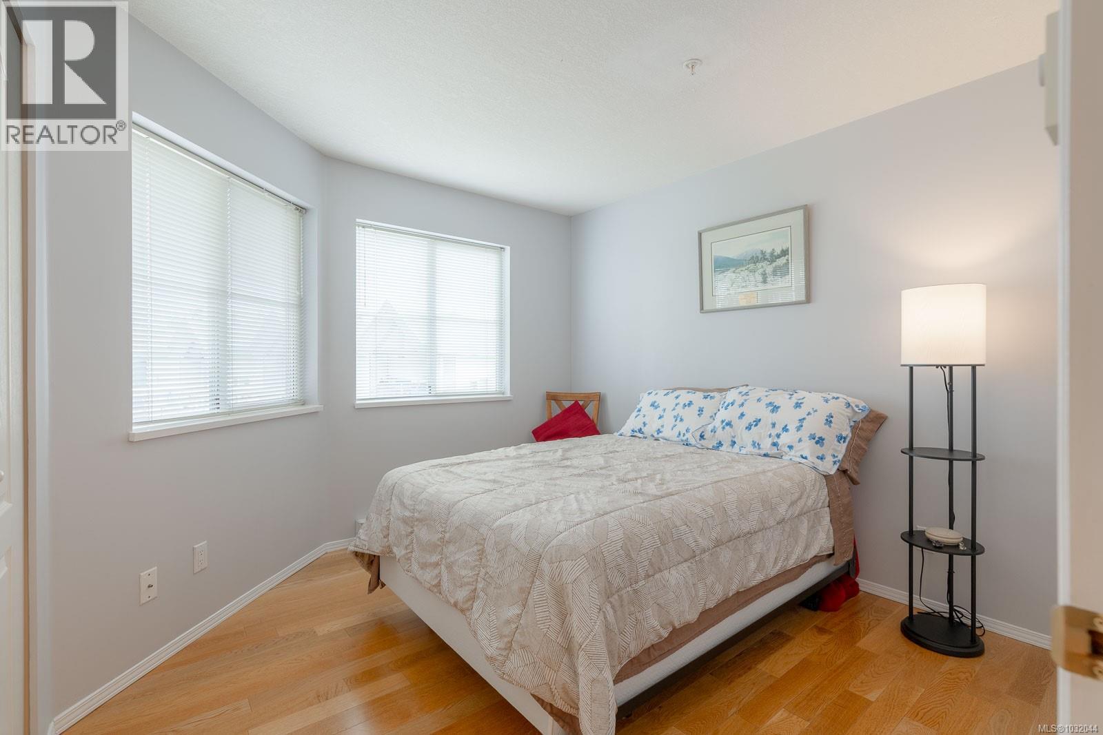 #301 24 PRIDEAUX ST - 23