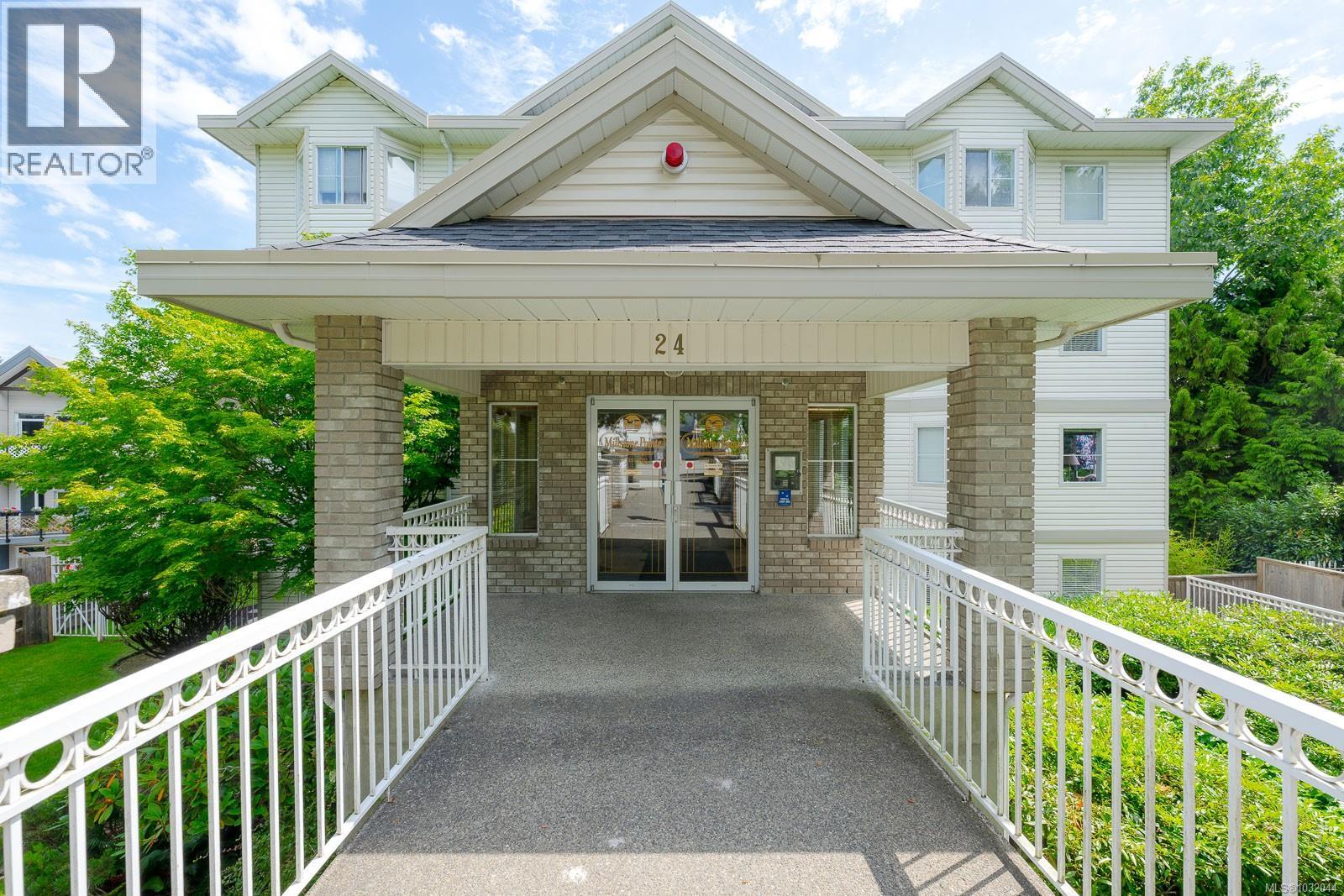 #301 24 Prideaux St - 3