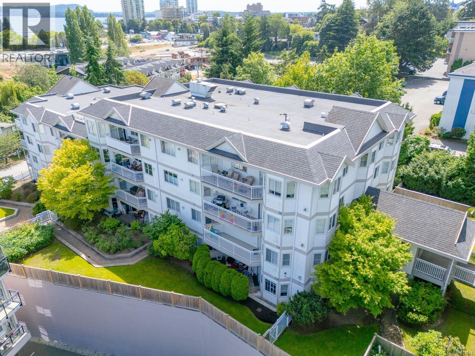 #301 24 PRIDEAUX ST - 34