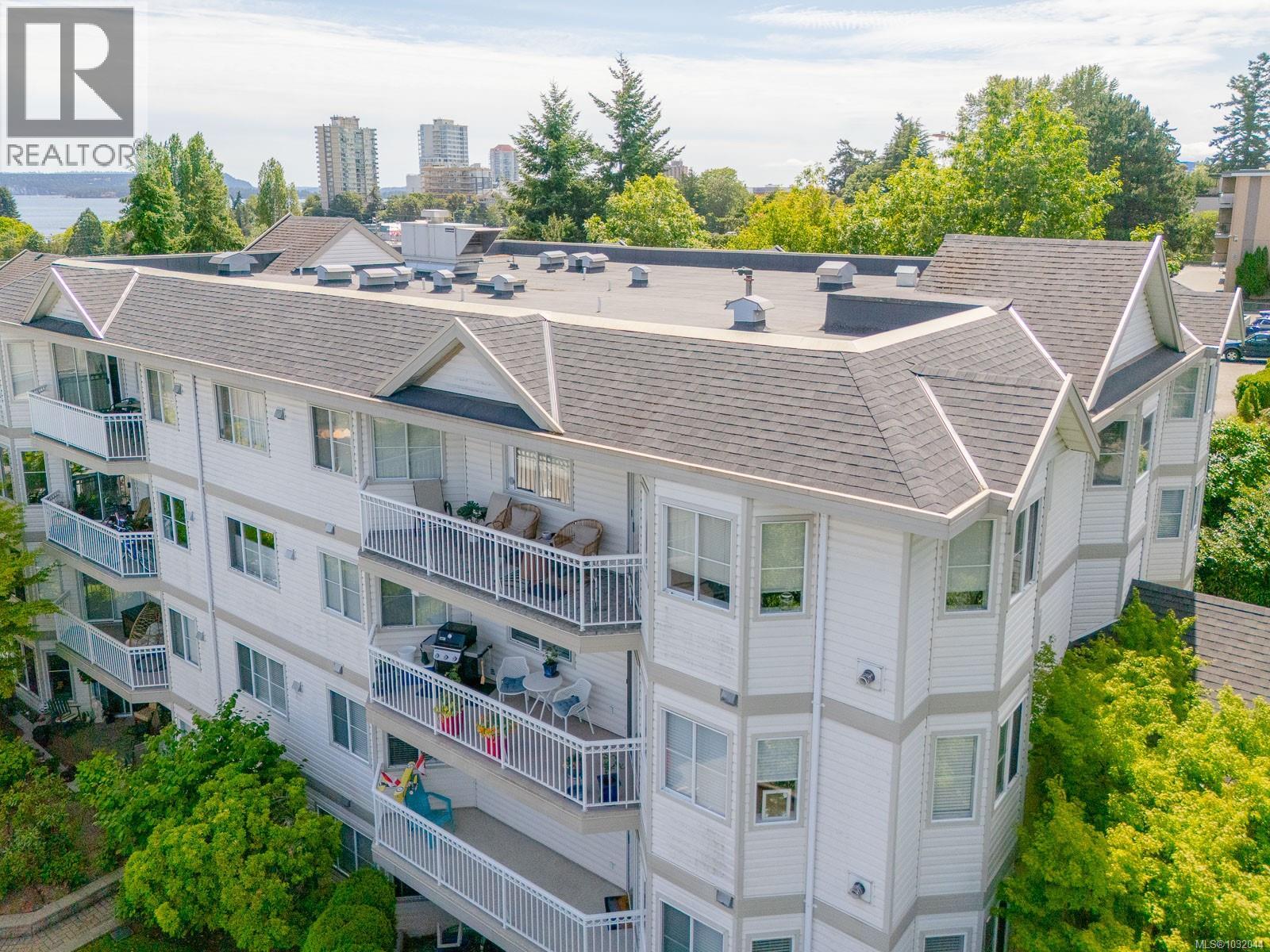 #301 24 PRIDEAUX ST - 35