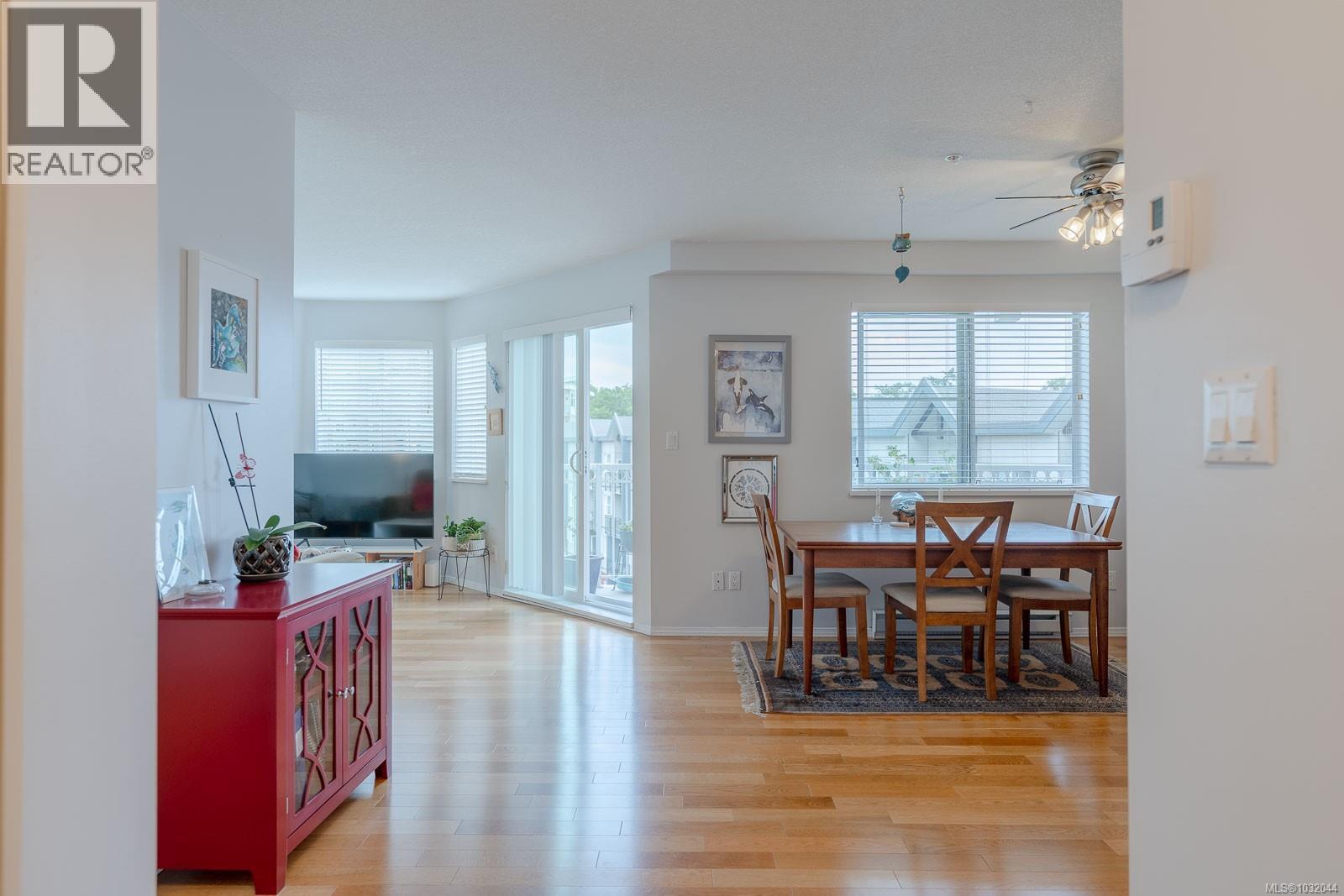 #301 24 PRIDEAUX ST - 5