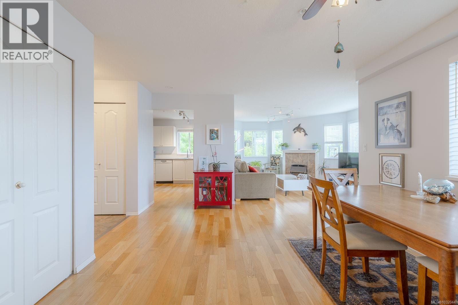 #301 24 Prideaux St - 9