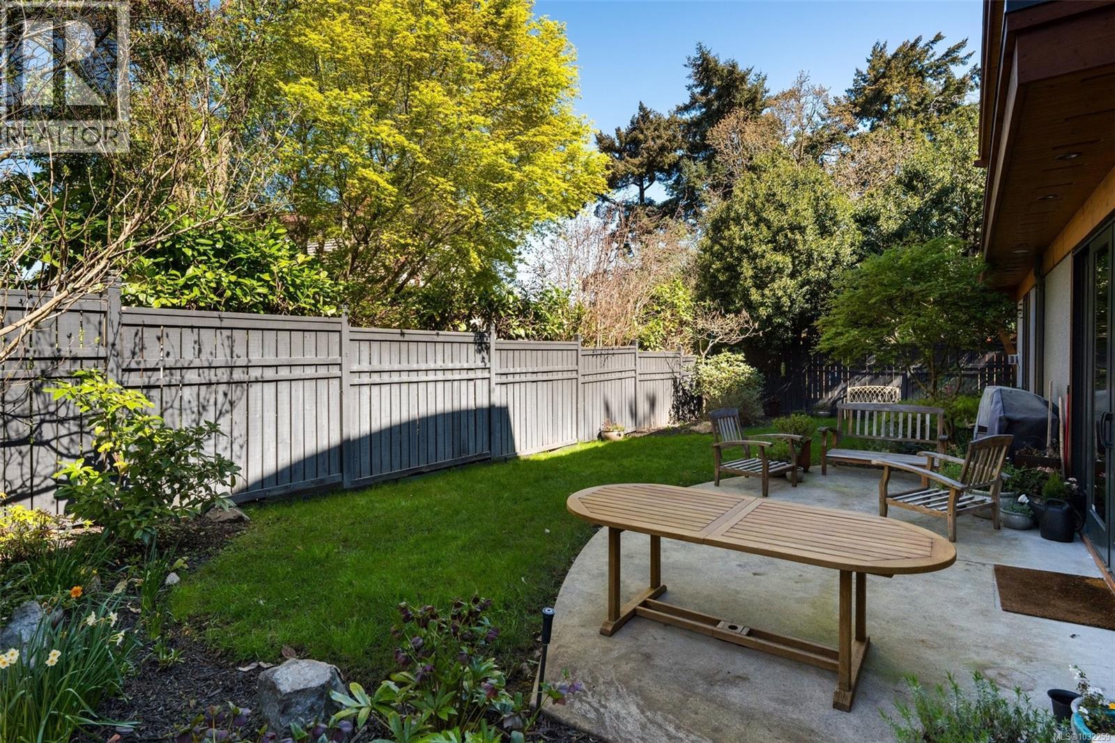 220 MOSS ROCK PL - 20