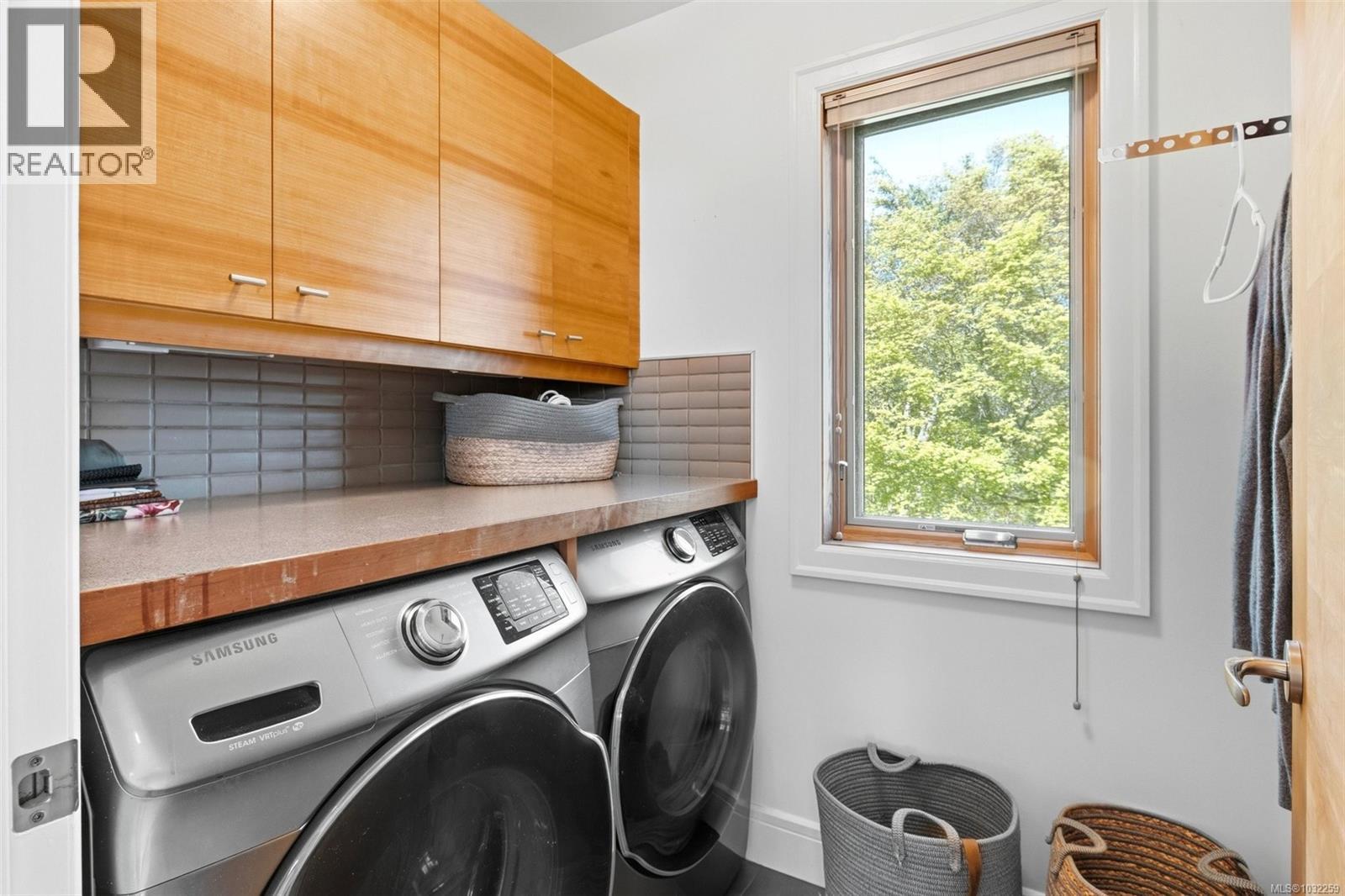 220 MOSS ROCK PL - 33