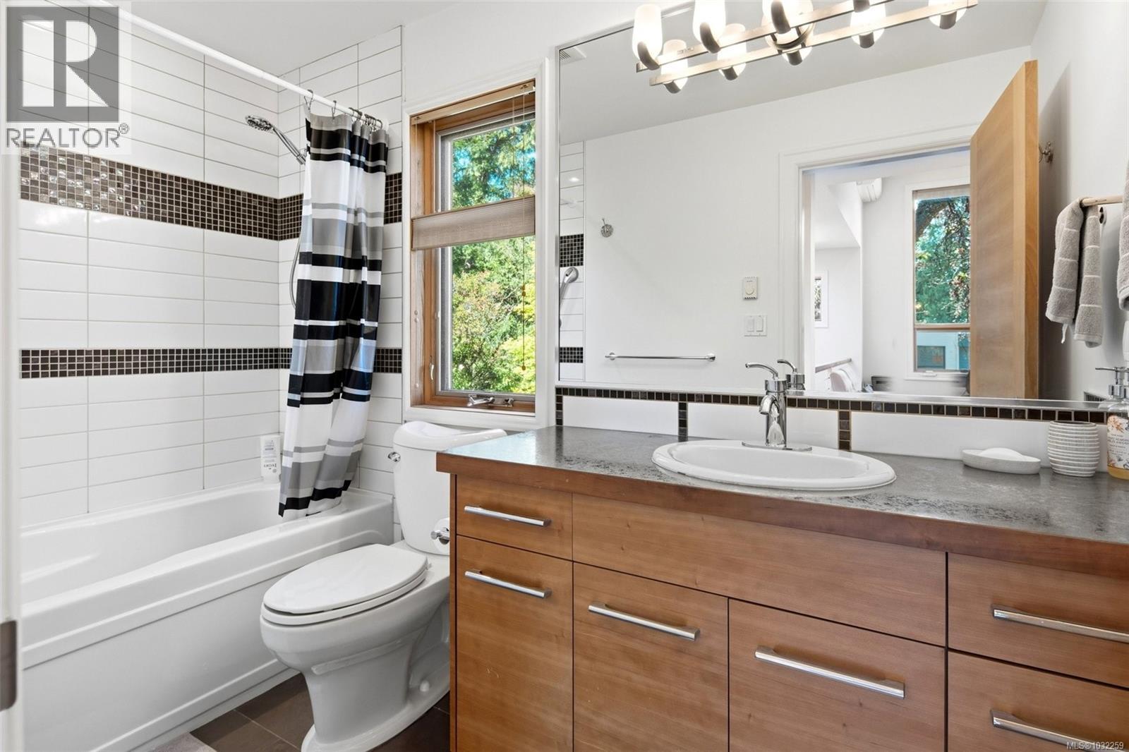 220 MOSS ROCK PL - 34