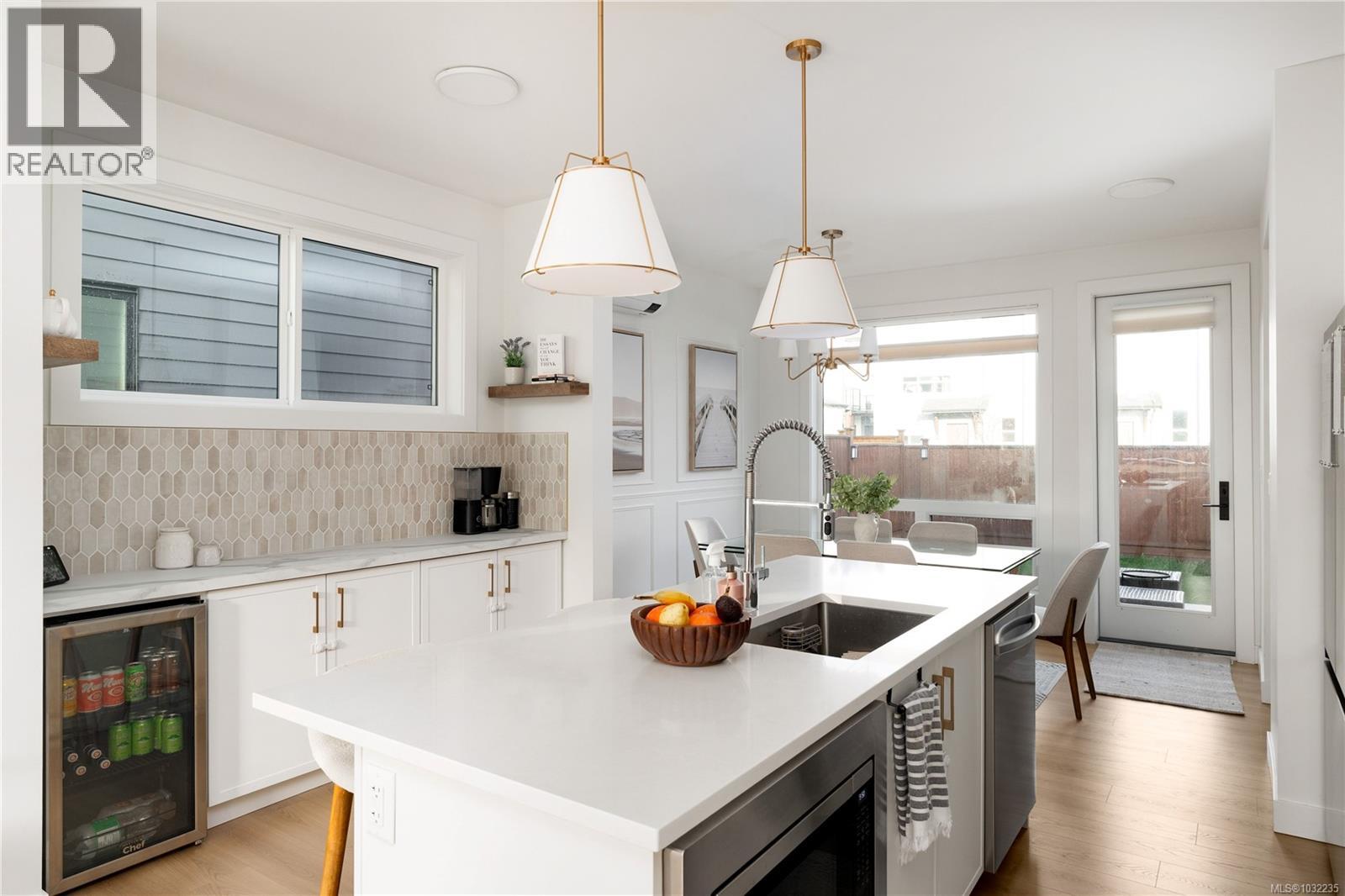 372 TRADEWINDS AVE - Image 2