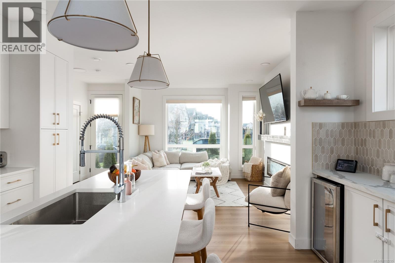 372 TRADEWINDS AVE - 4