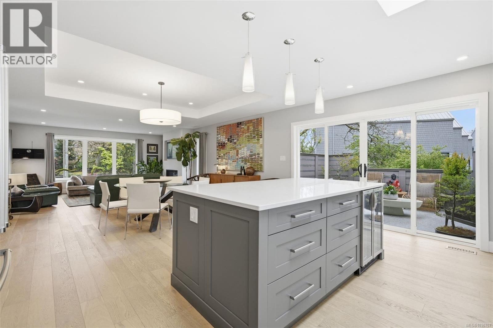  910 Foul Bay Road, Victoria