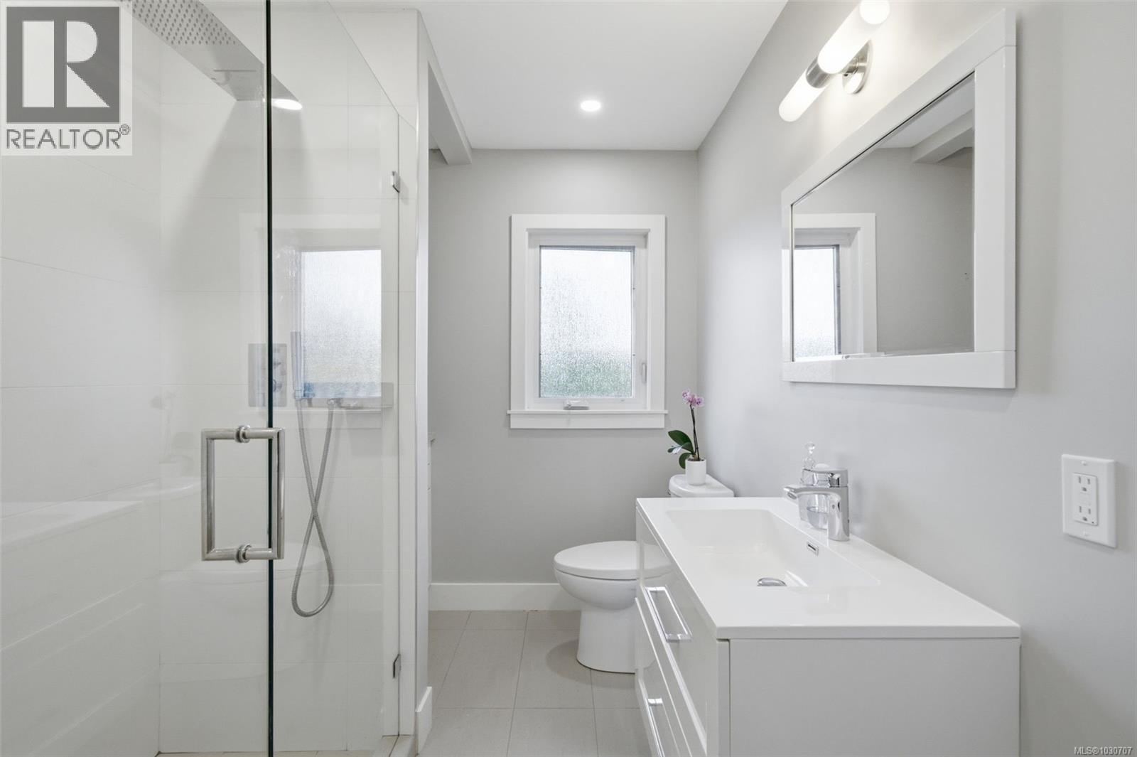  910 Foul Bay Road, Victoria