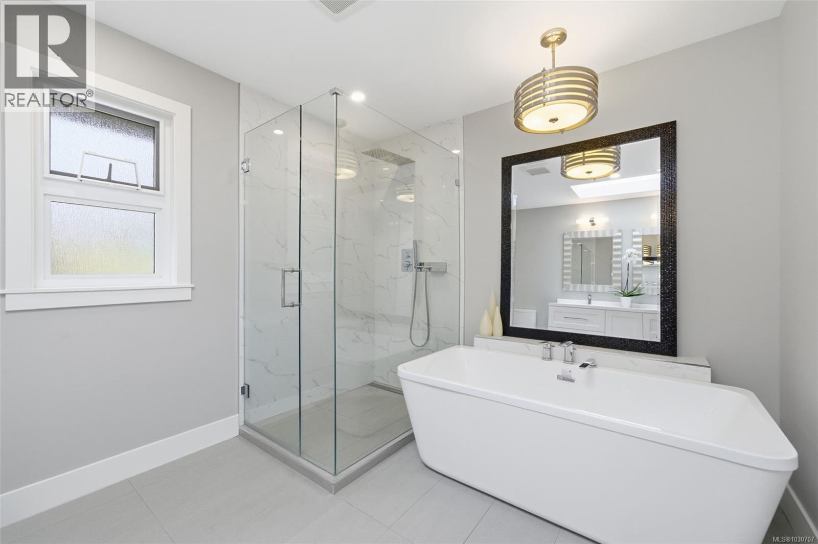  910 Foul Bay Road, Victoria