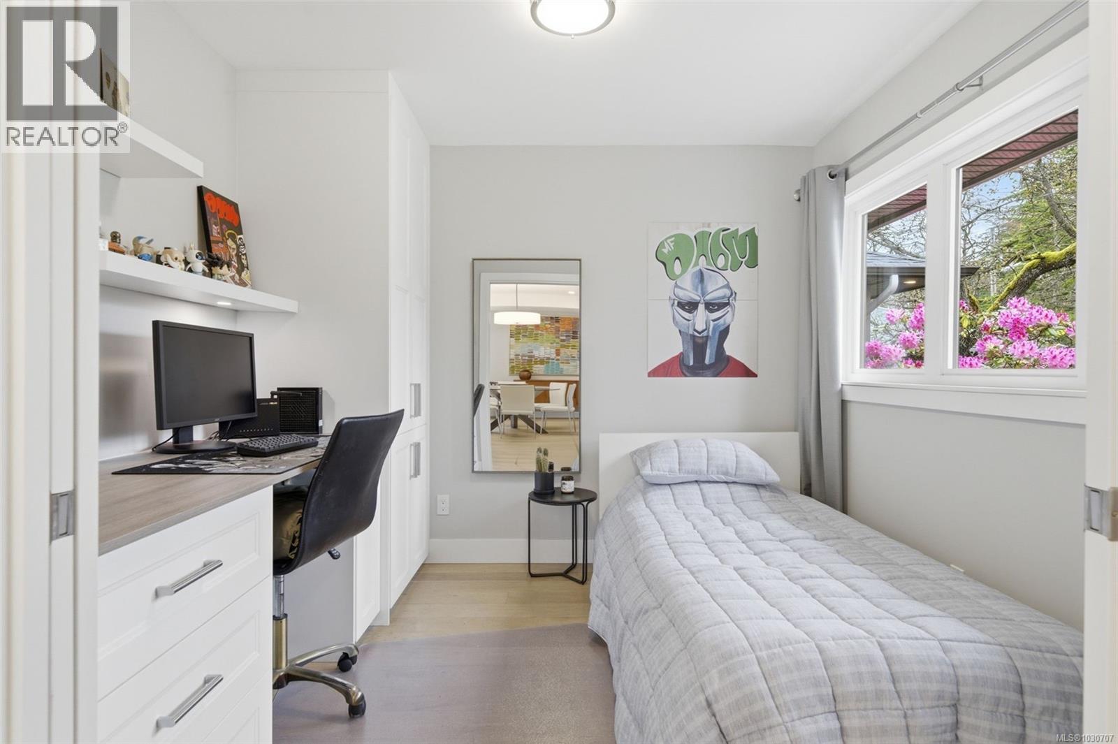  910 Foul Bay Road, Victoria