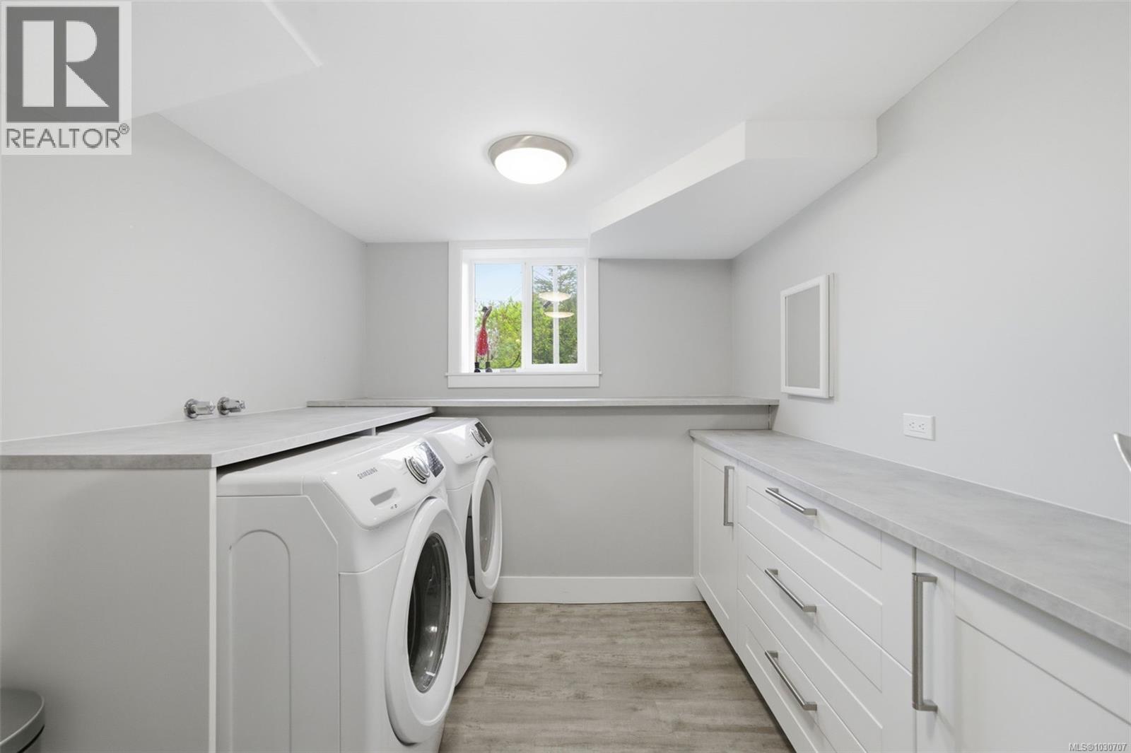  910 Foul Bay Road, Victoria