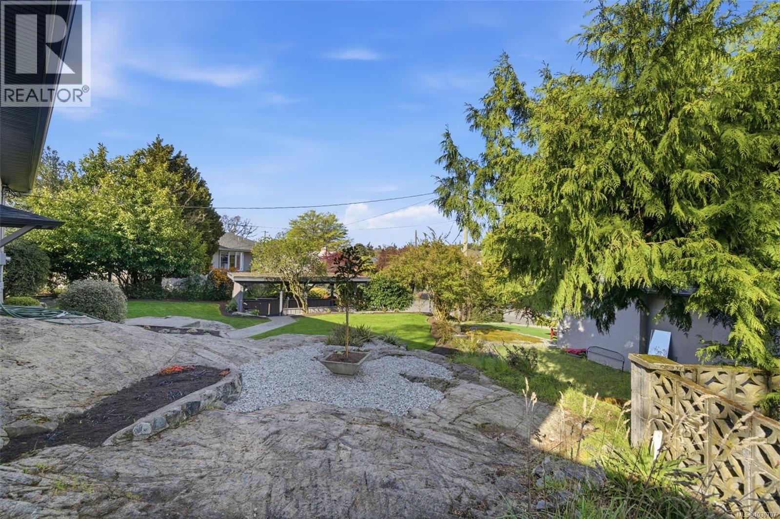  910 Foul Bay Road, Victoria