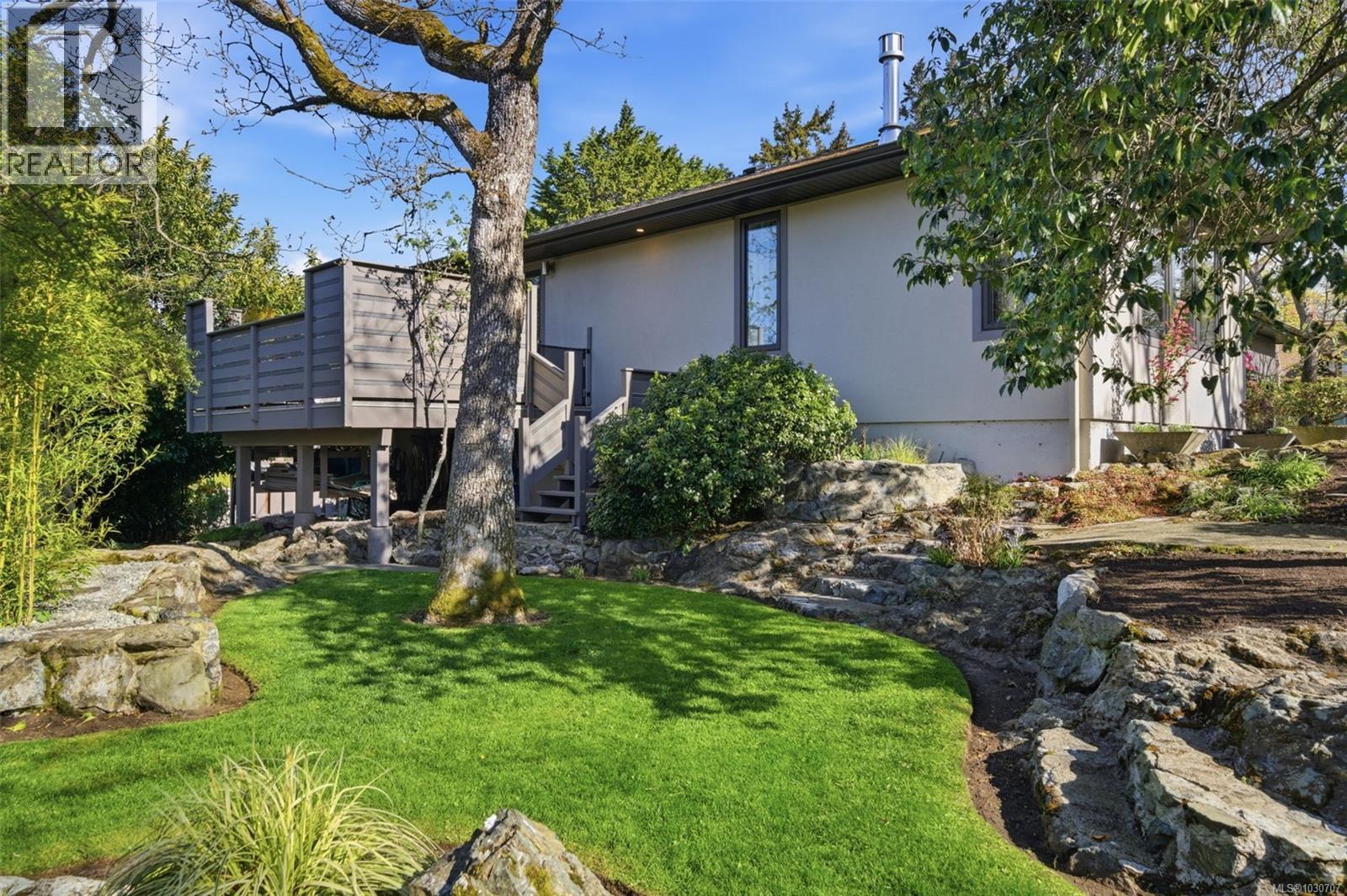  910 Foul Bay Road, Victoria