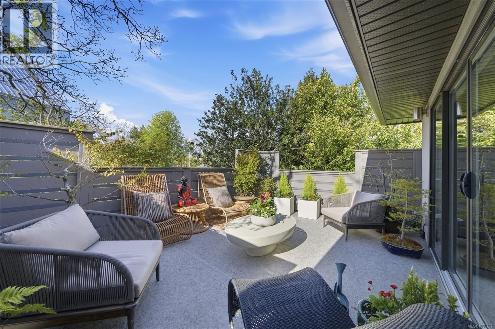  910 Foul Bay Road, Victoria