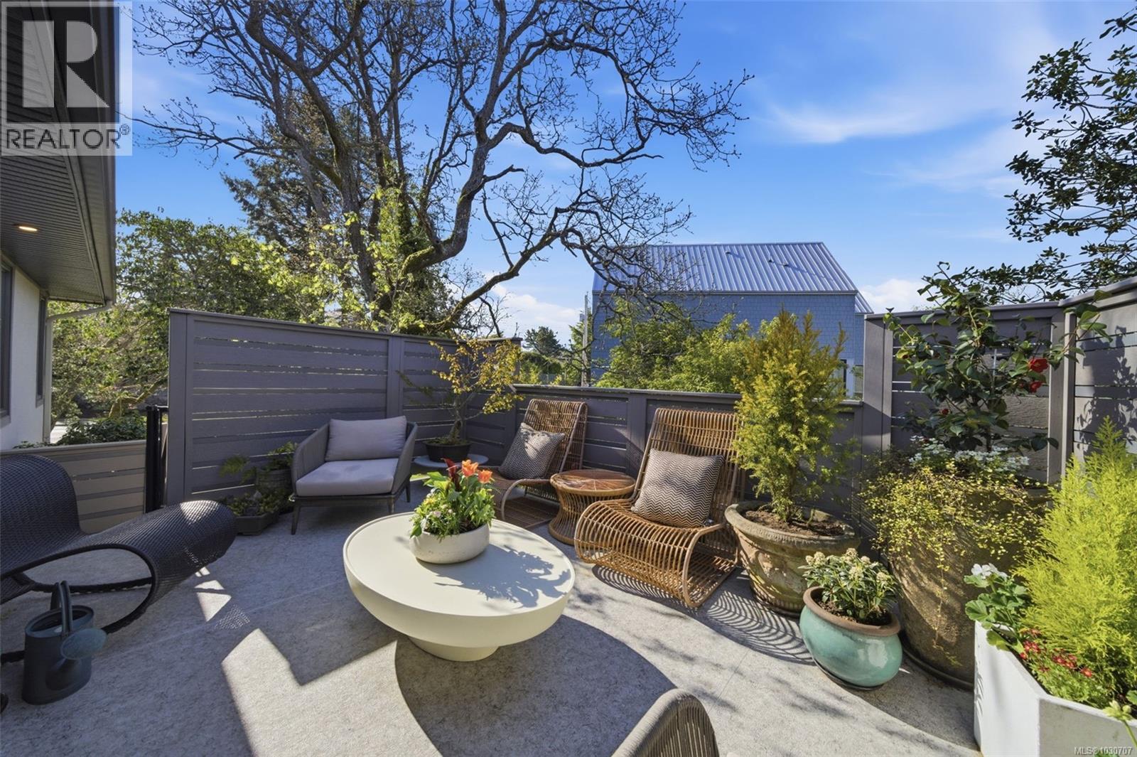  910 Foul Bay Road, Victoria