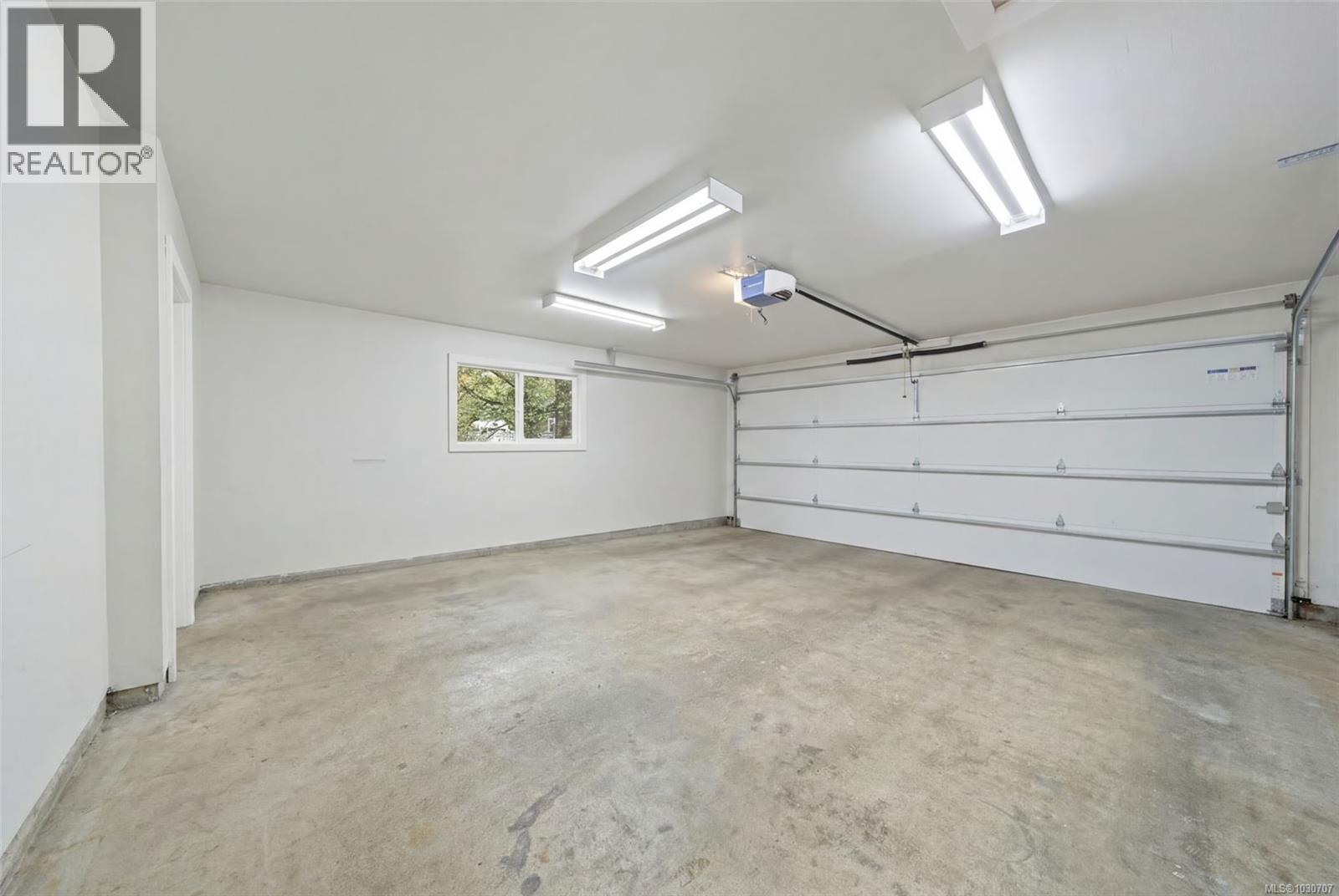  910 Foul Bay Road, Victoria