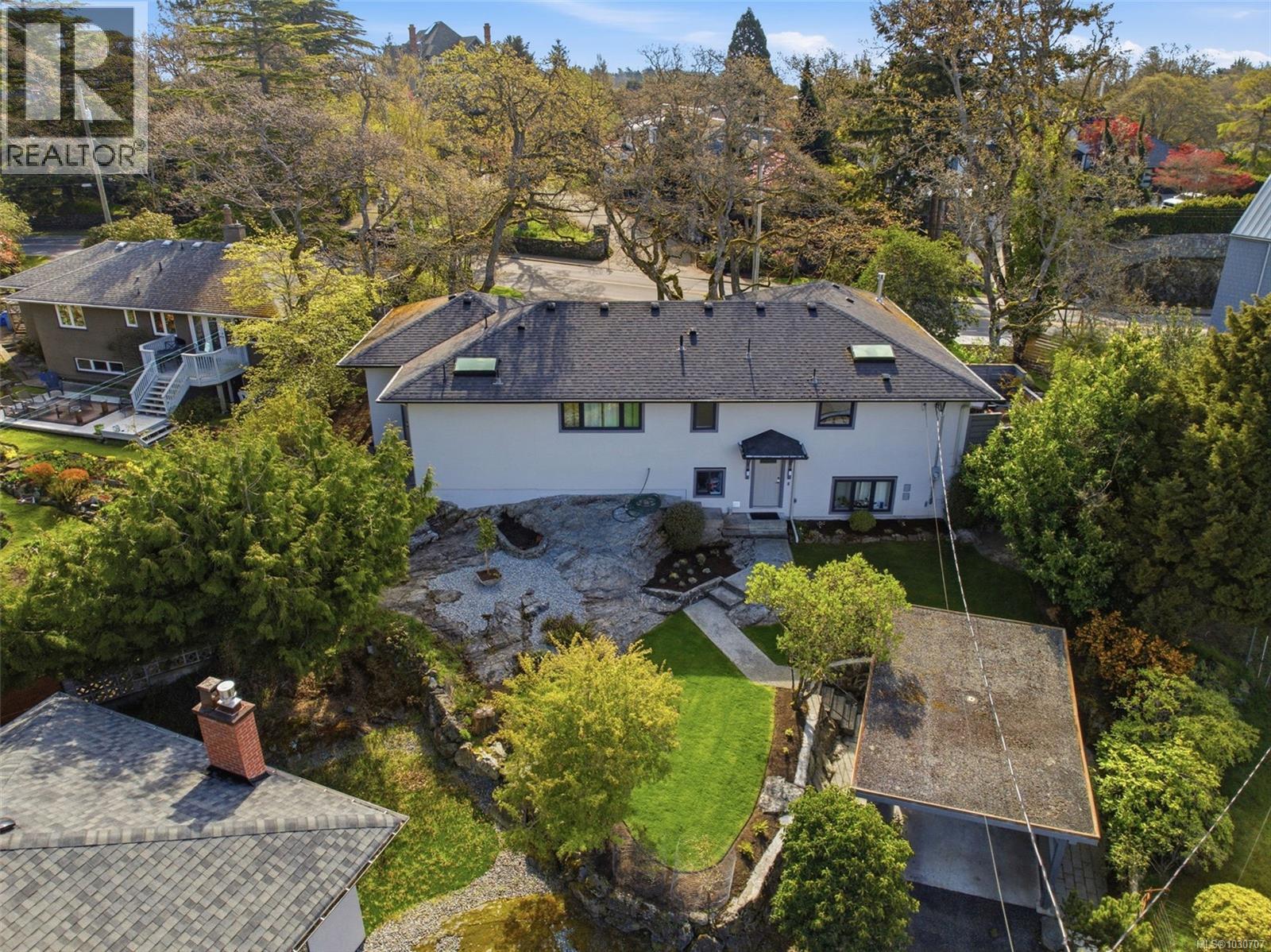  910 Foul Bay Road, Victoria