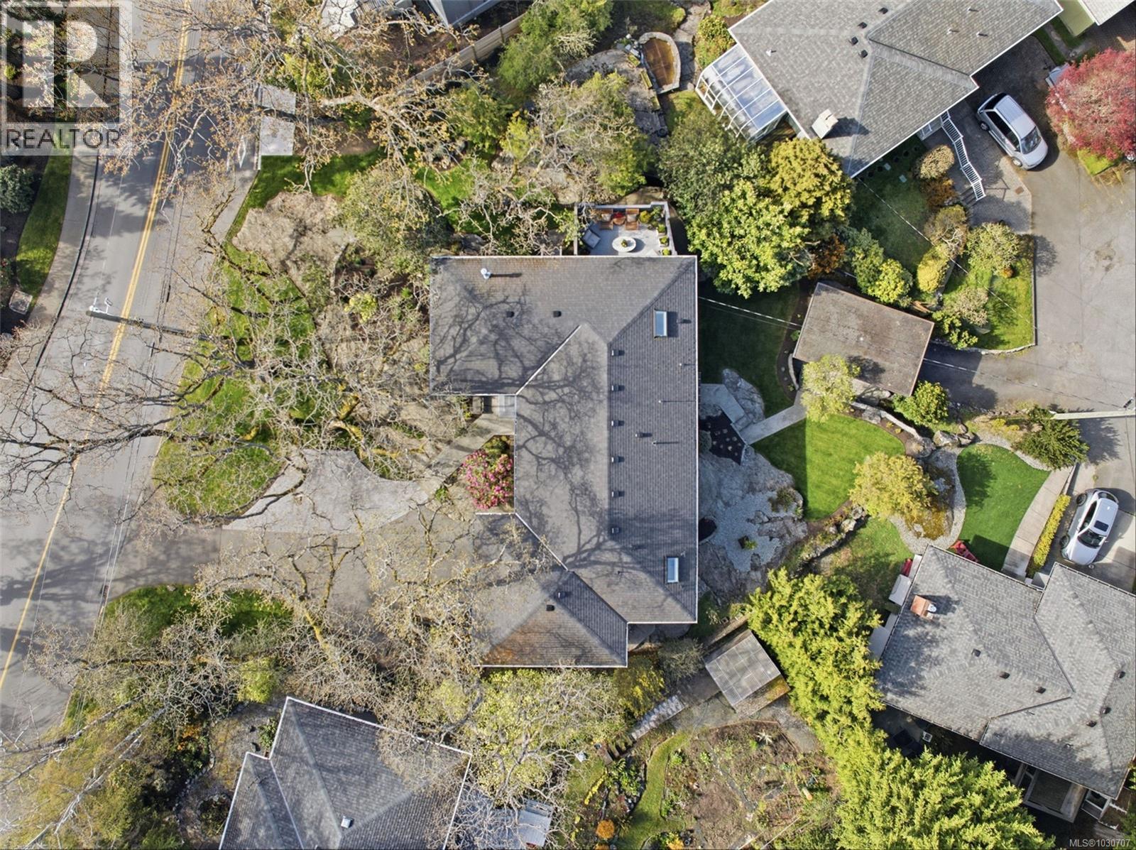  910 Foul Bay Road, Victoria