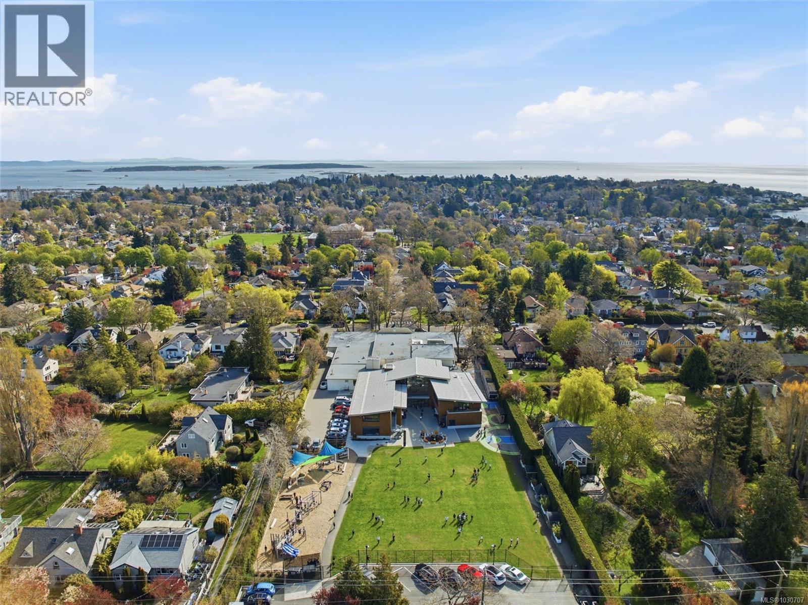  910 Foul Bay Road, Victoria