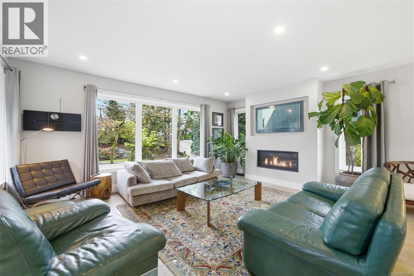  910 Foul Bay Road, Victoria