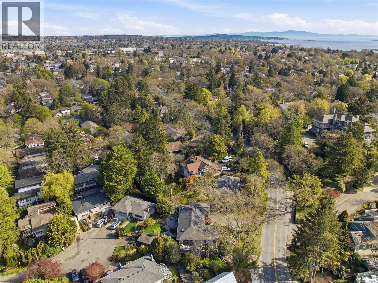  910 Foul Bay Road, Victoria