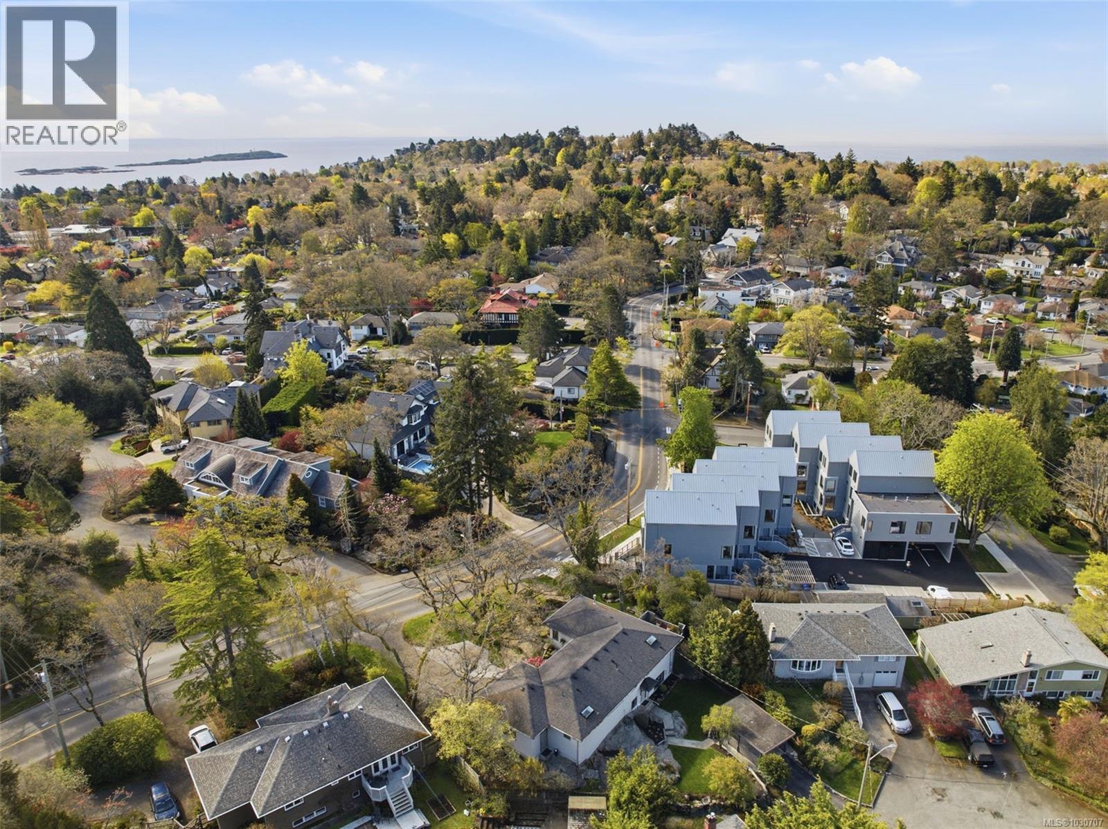  910 Foul Bay Road, Victoria