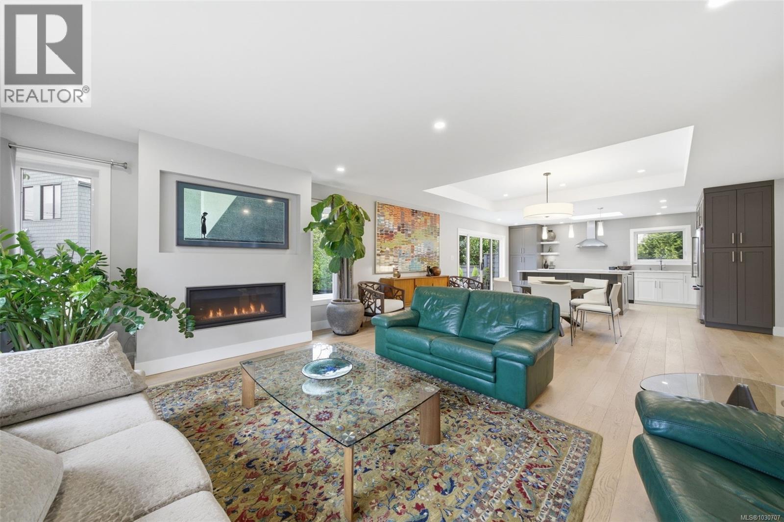  910 Foul Bay Road, Victoria