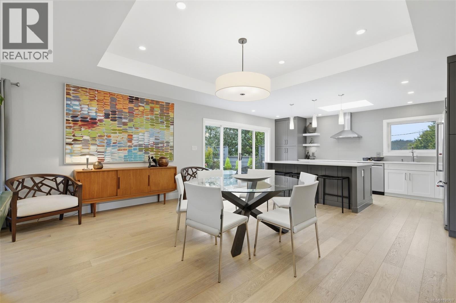  910 Foul Bay Road, Victoria