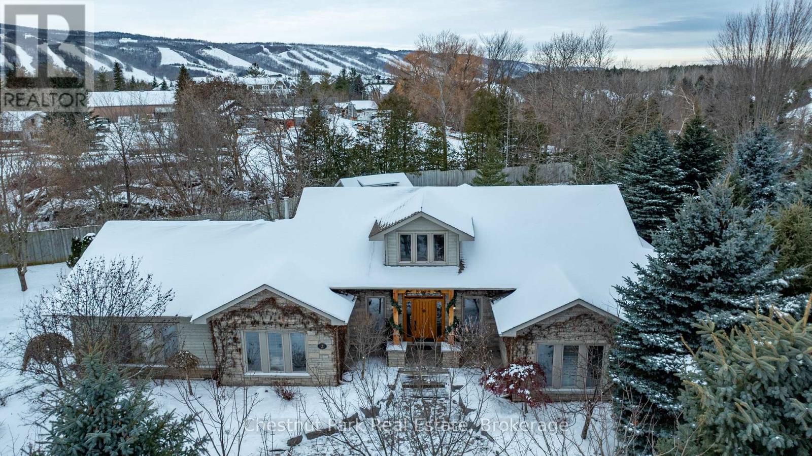 2 Evergreen Road - 1 min. drive to the ski hills