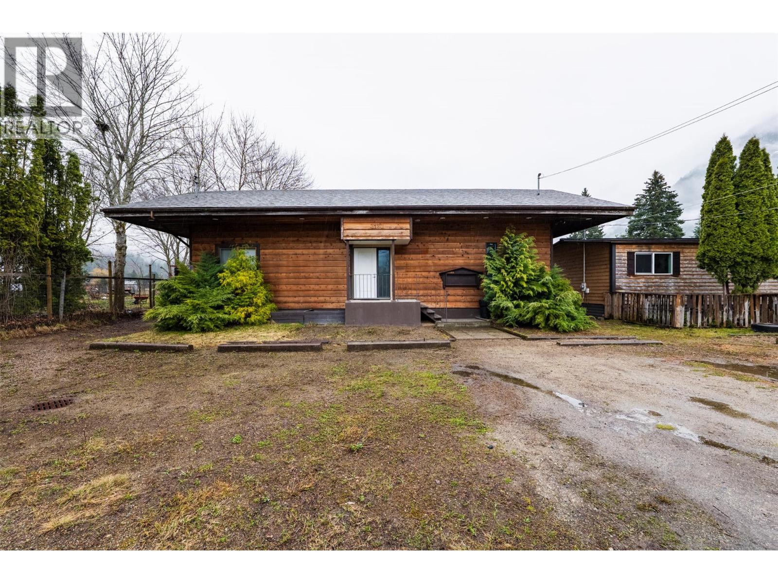 3118 Slocan Park Road - 2