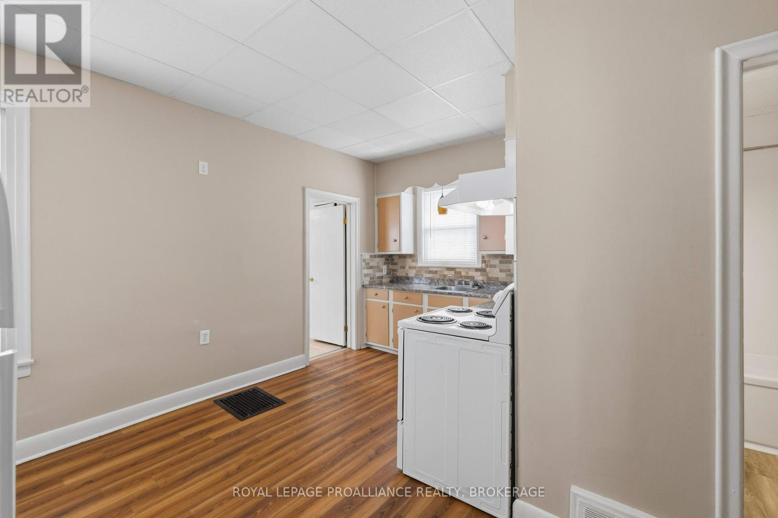 624 PRINCESS STREET - 19