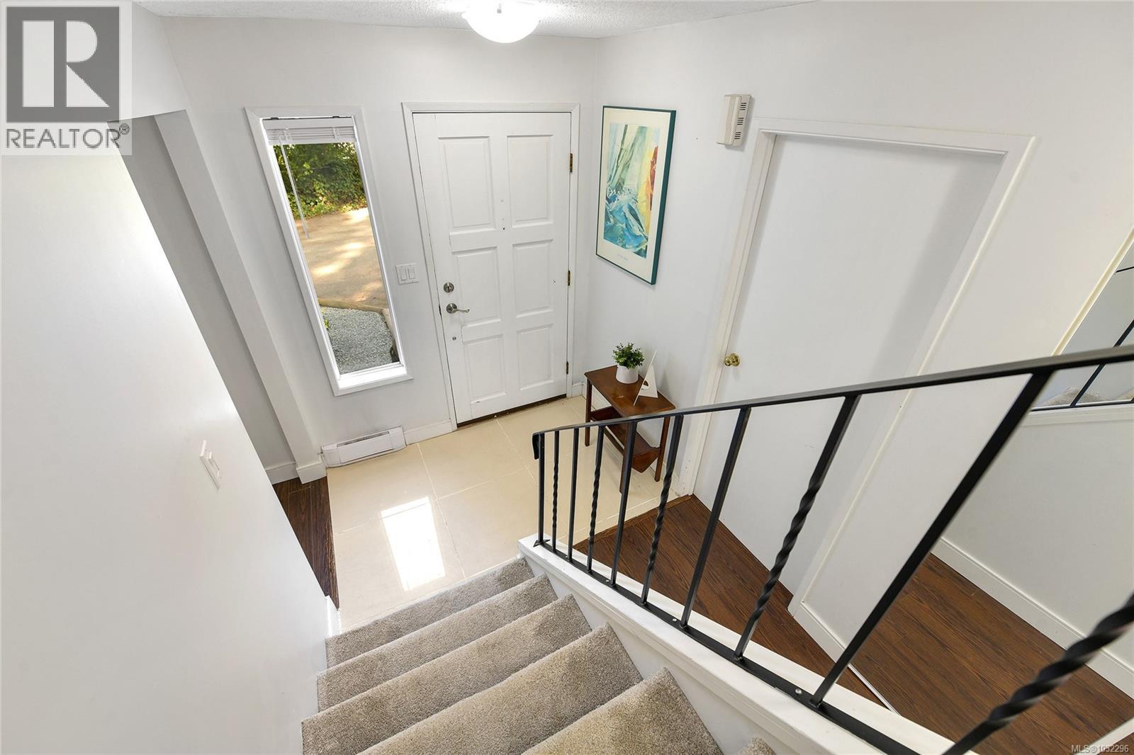 7037 WALLACE DR - 27