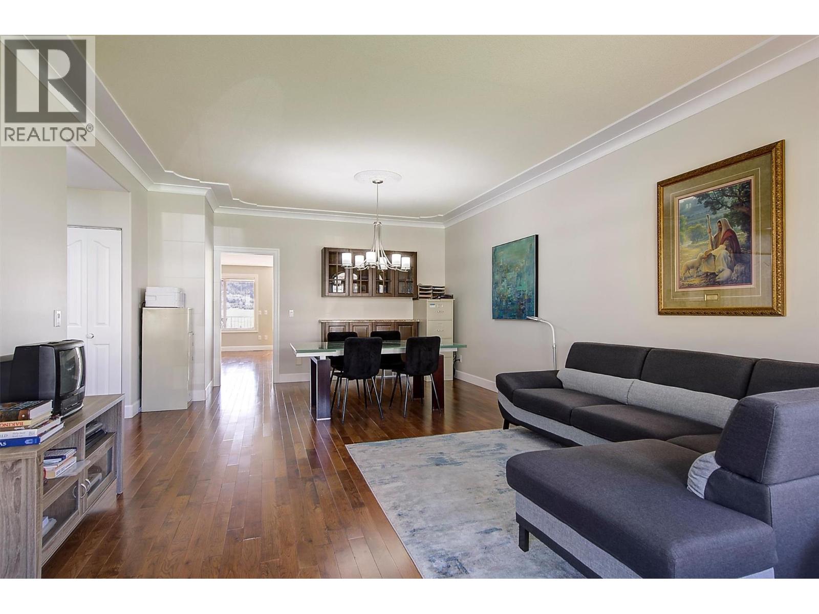  573 Spruceview Place North, Kelowna