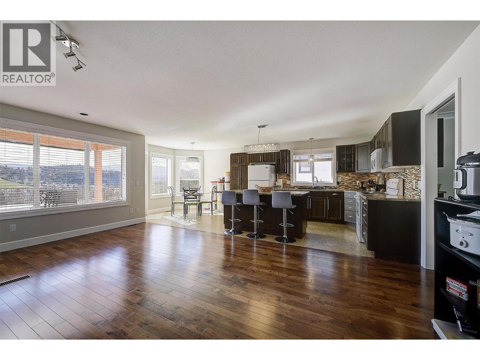  573 Spruceview Place North, Kelowna