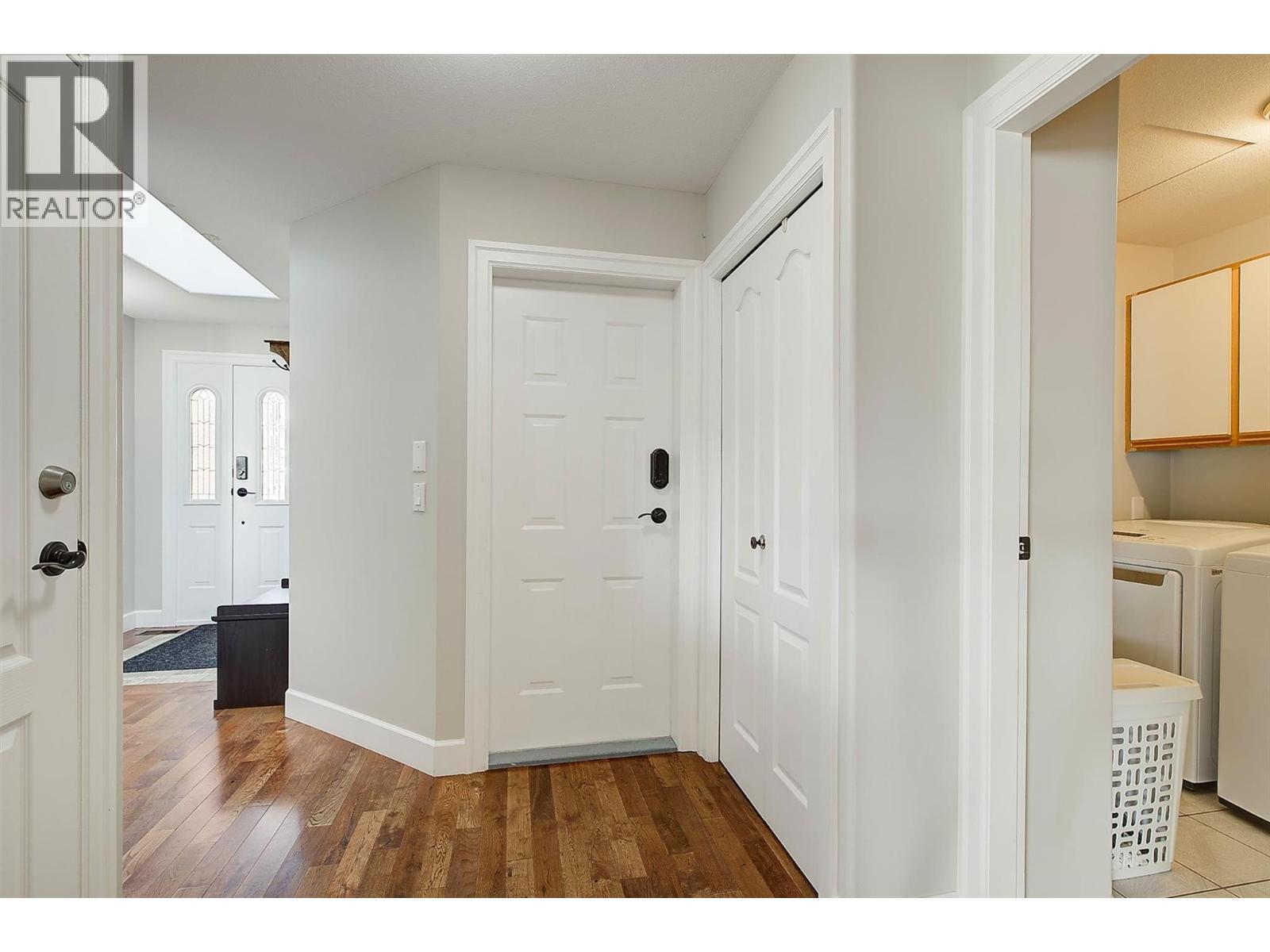  573 Spruceview Place North, Kelowna