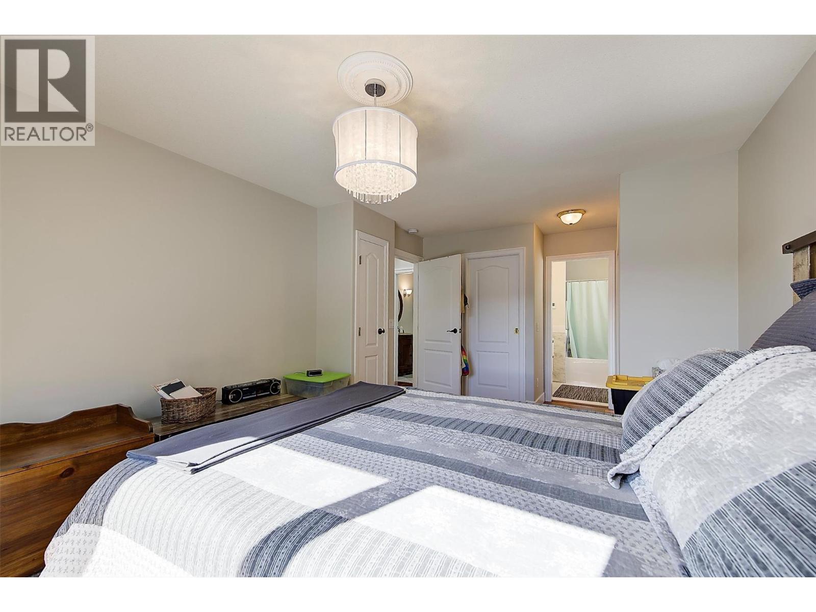  573 Spruceview Place North, Kelowna