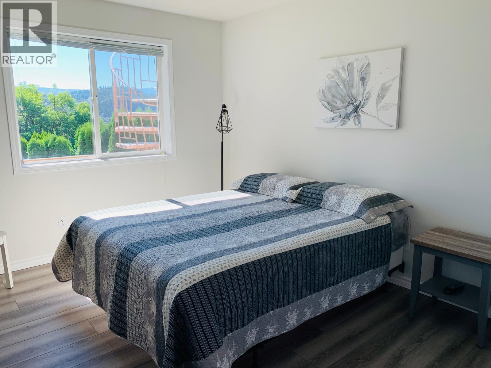  573 Spruceview Place North, Kelowna