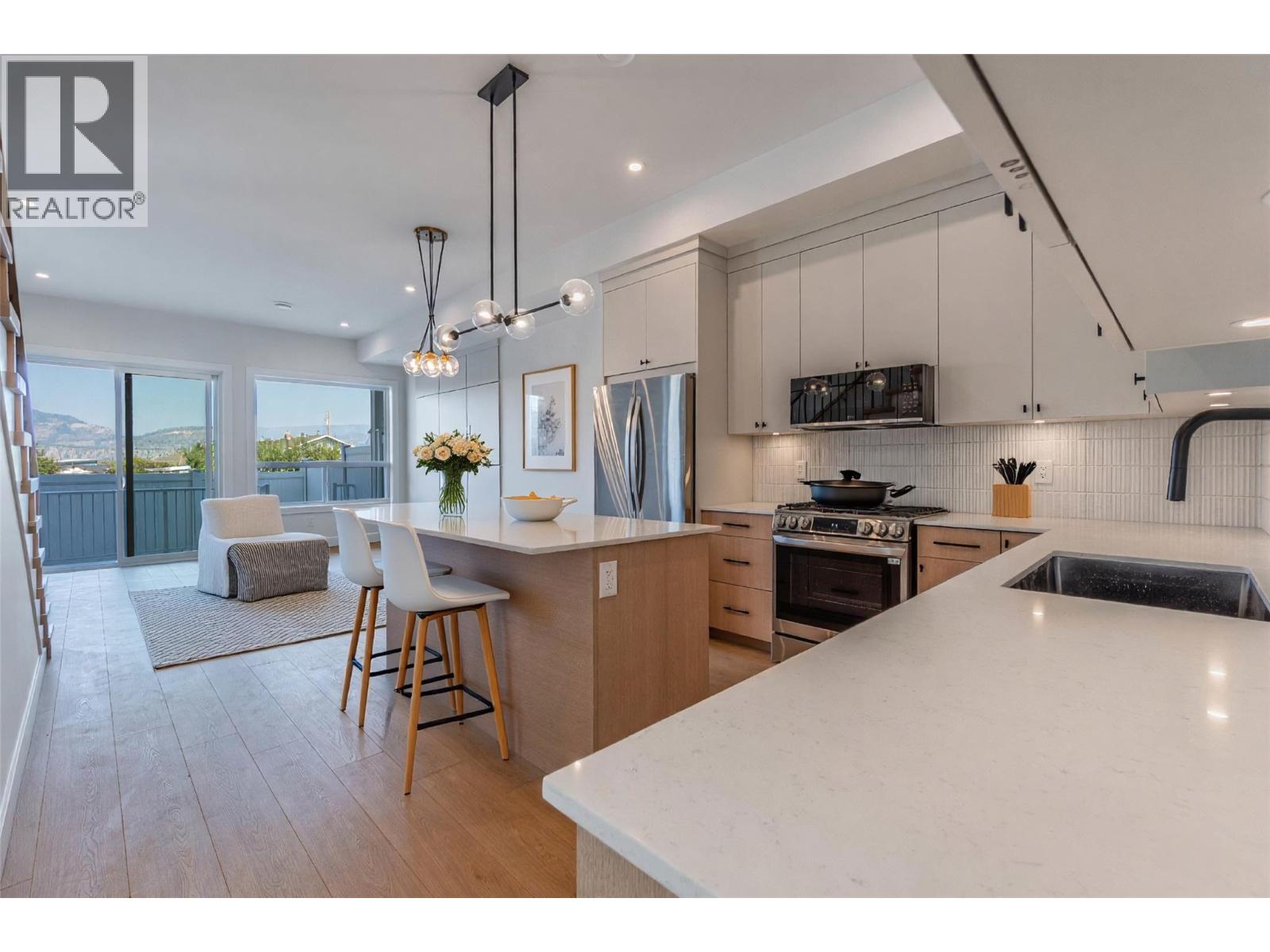  384 Chardonnay Avenue, Oliver