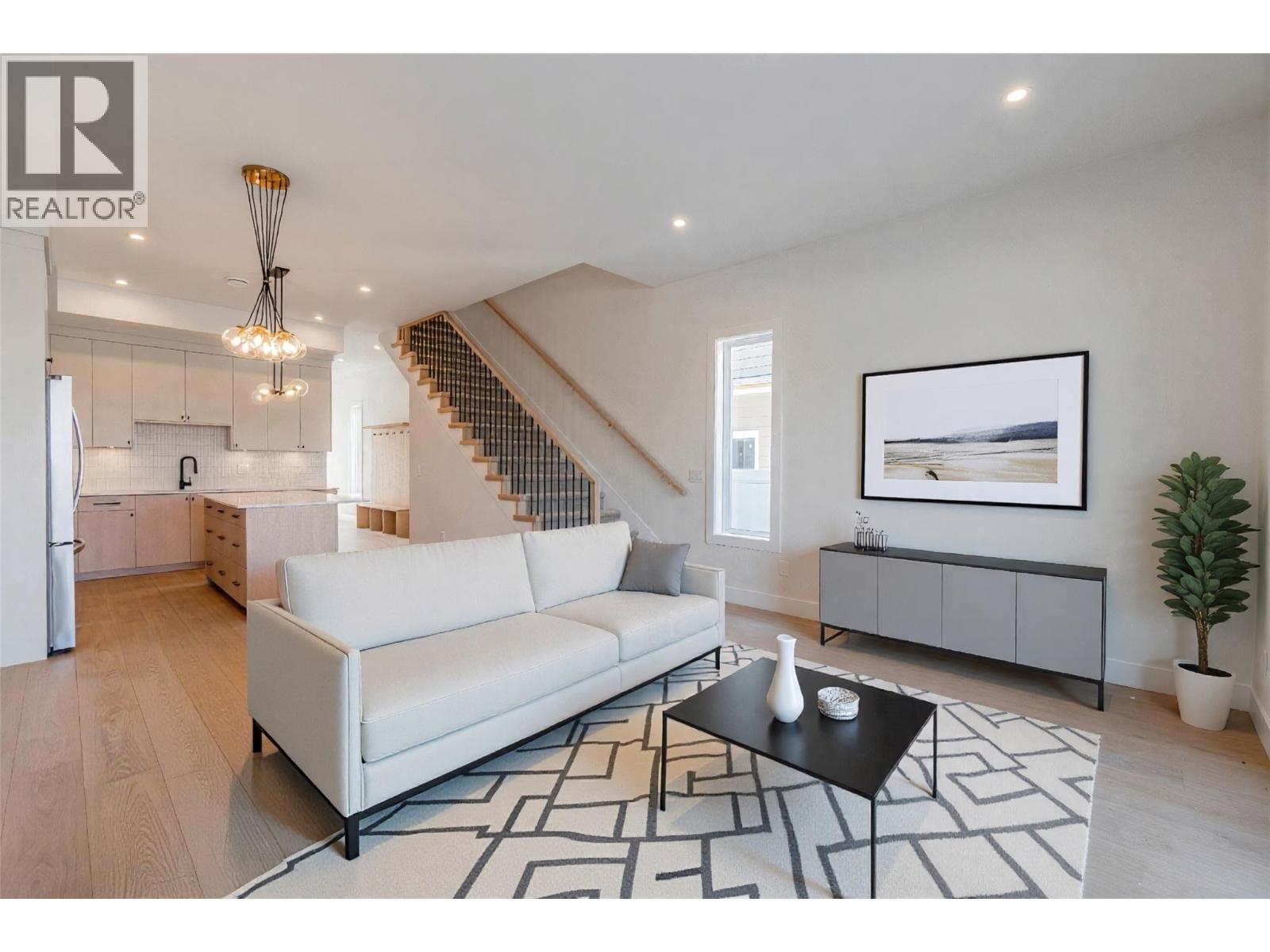  384 Chardonnay Avenue, Oliver