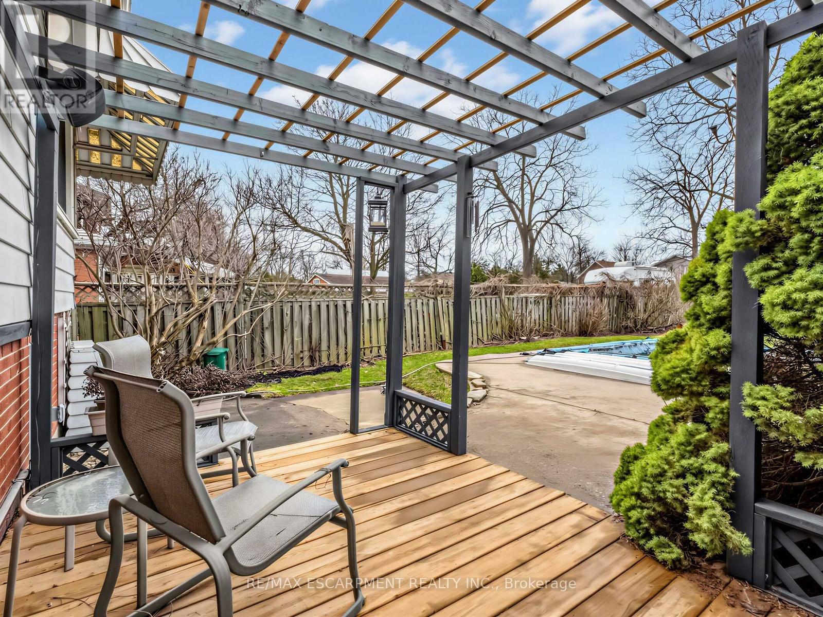 33 MILL STREET S - 27