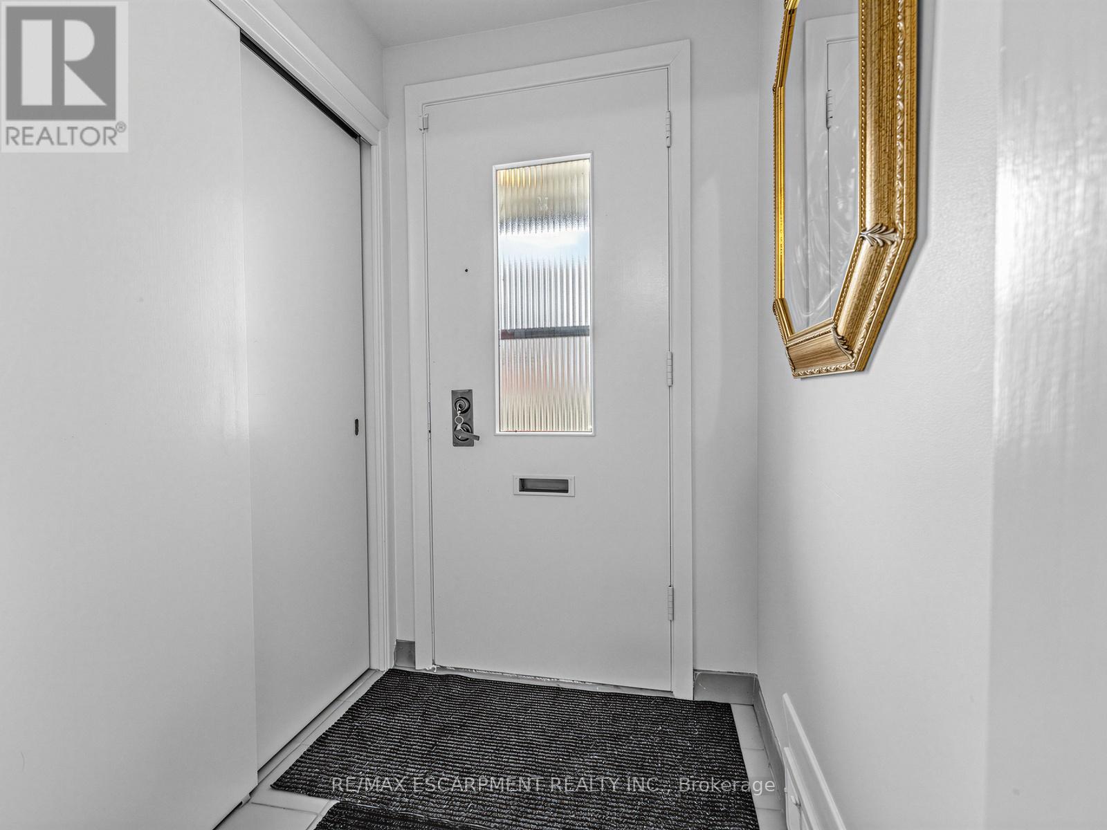 33 MILL STREET S - 3