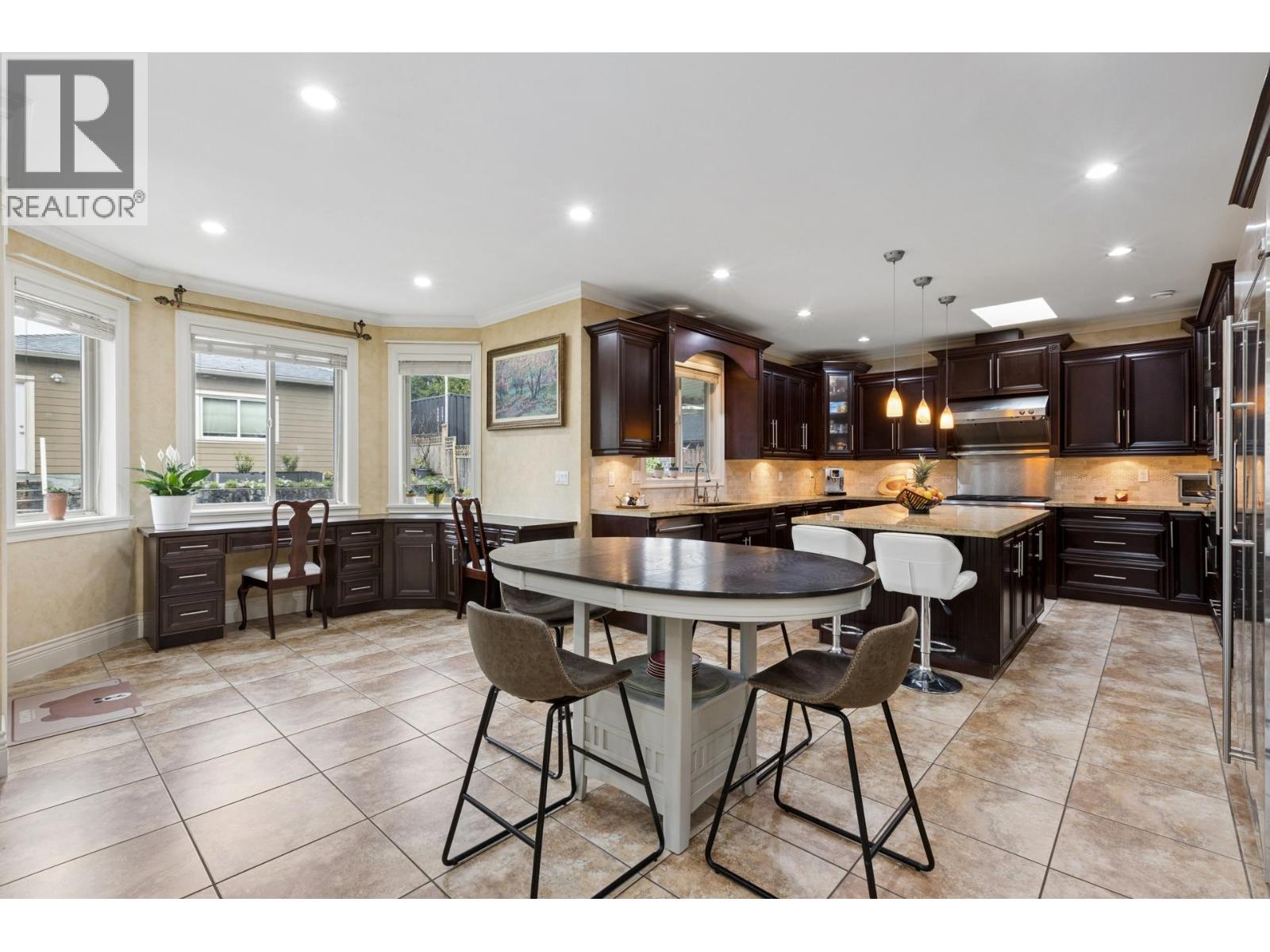 418 E 13TH STREET, North Vancouver