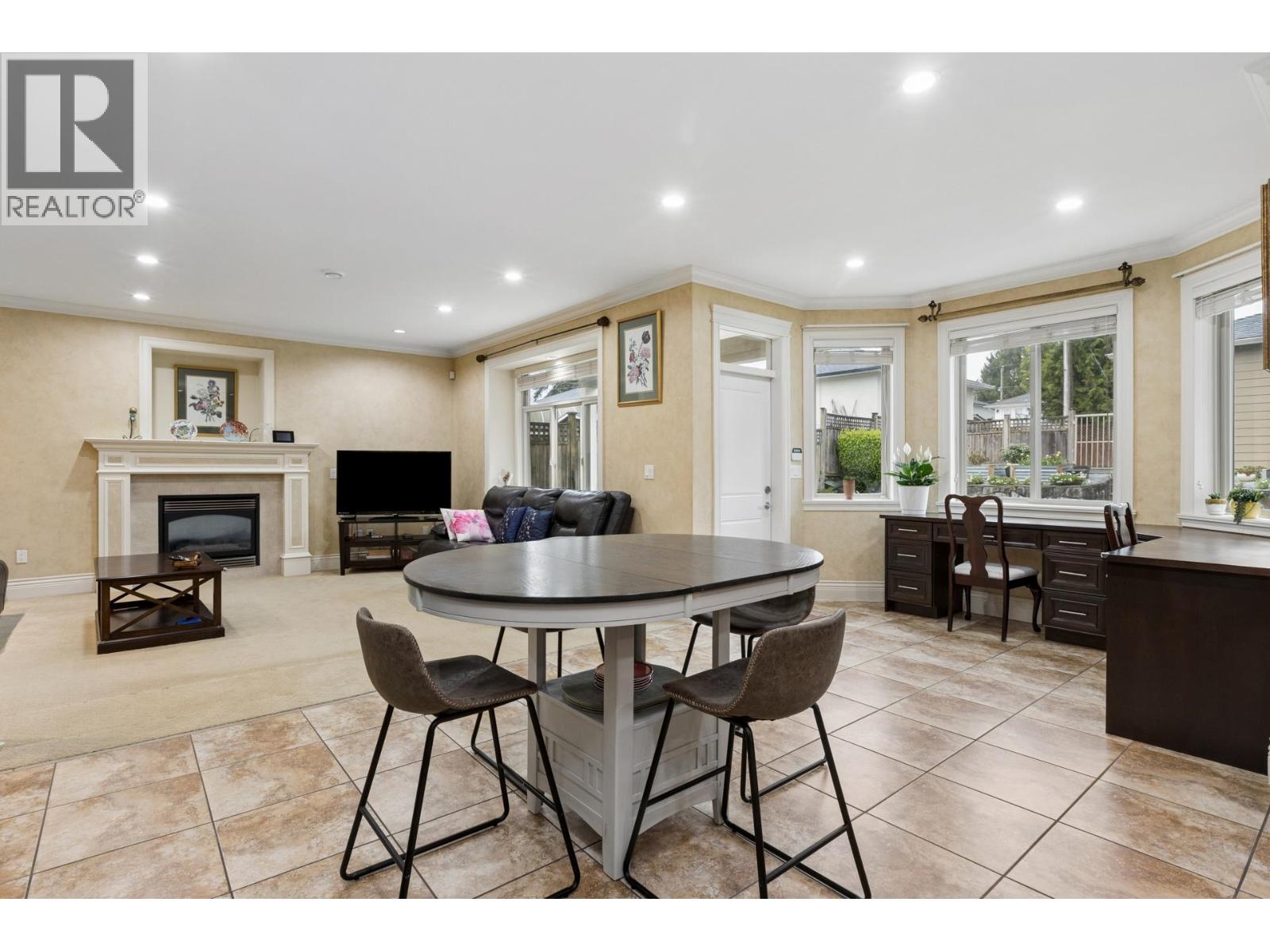418 E 13TH STREET, North Vancouver