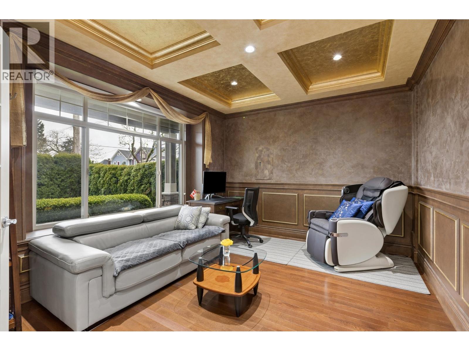 418 E 13TH STREET, North Vancouver