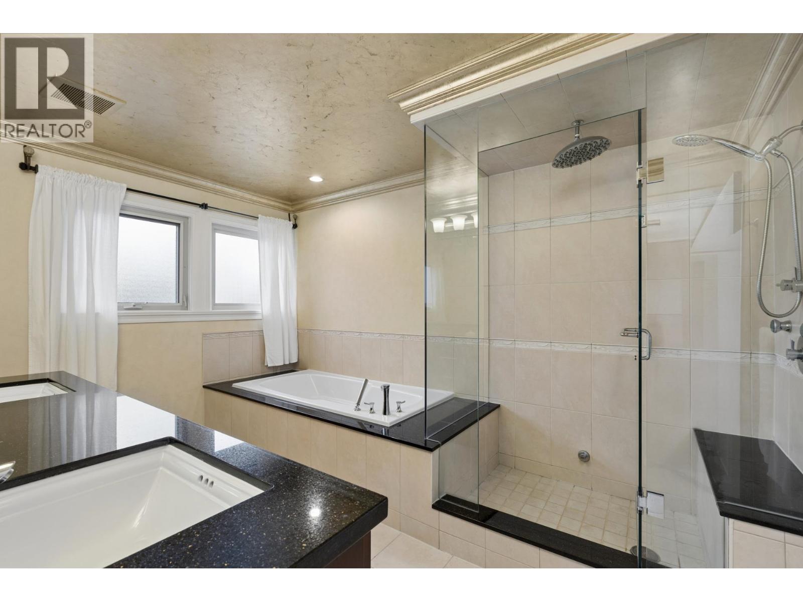418 E 13TH STREET, North Vancouver