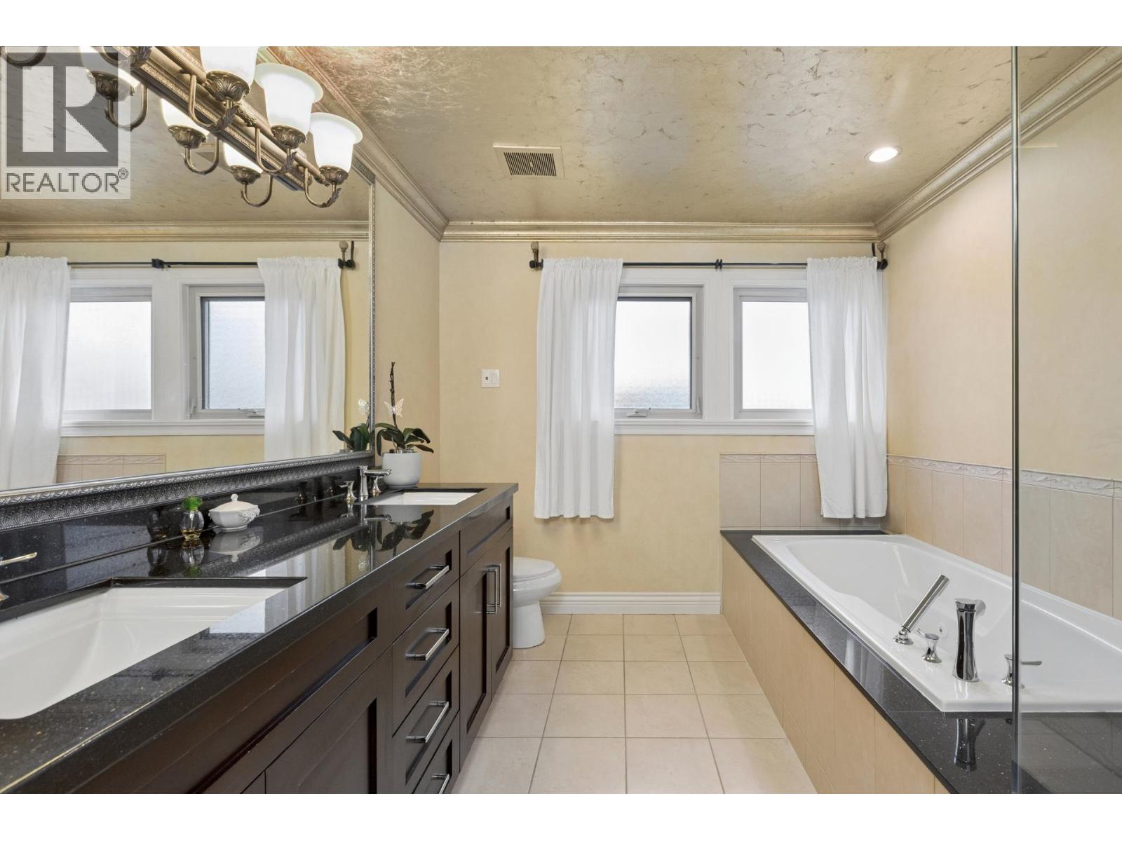 418 E 13TH STREET, North Vancouver