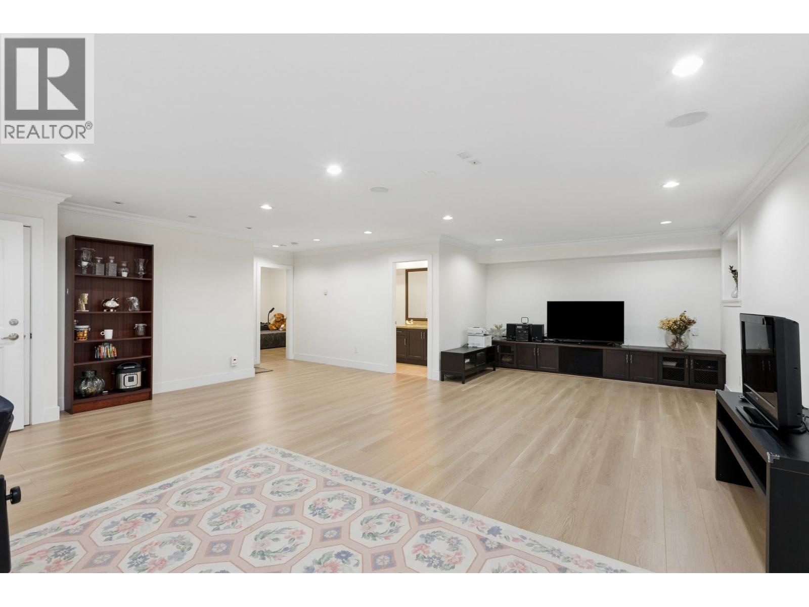 418 E 13TH STREET, North Vancouver